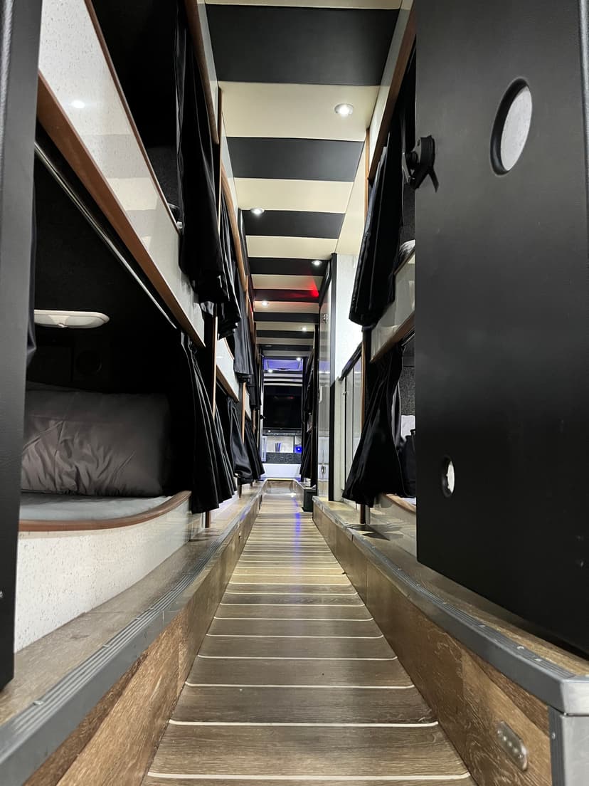 10 berth sleeper bus for hire Megalseepers